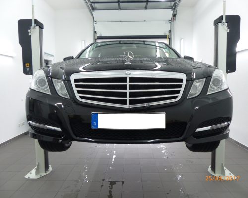 MB E300 schwarz Unfallschaden 07-2017 002